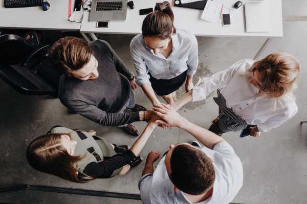 accepter les sorties de team building avec ses collègues de travail